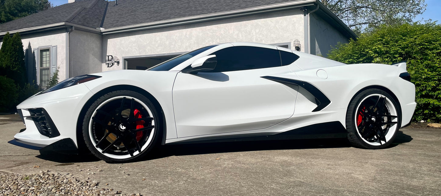 Ben Bs 2021 Corvette Stingray 2LT in arctic-white