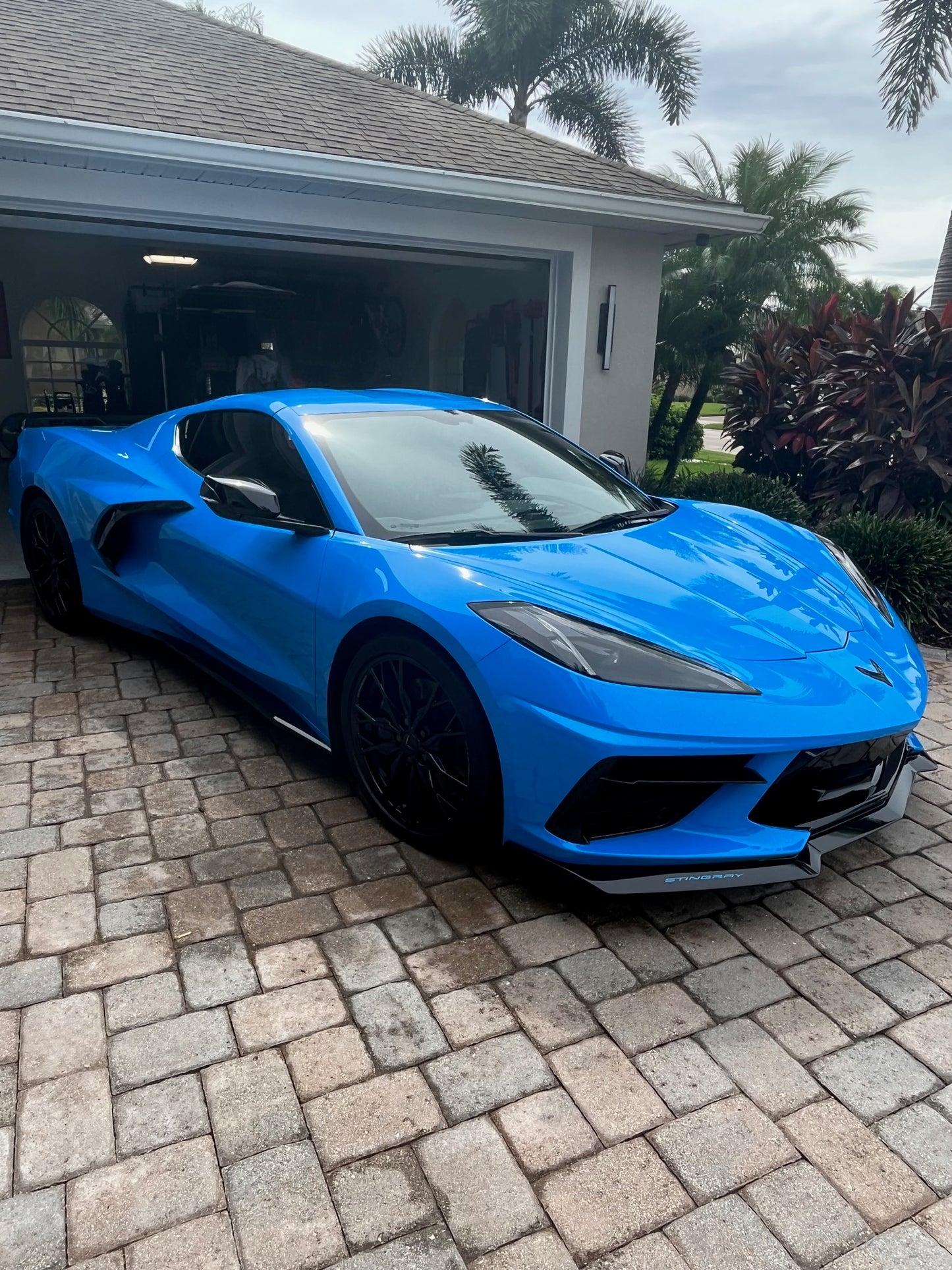 Brett Rs 2023 Corvette Stingray 1LT in rapid-blue