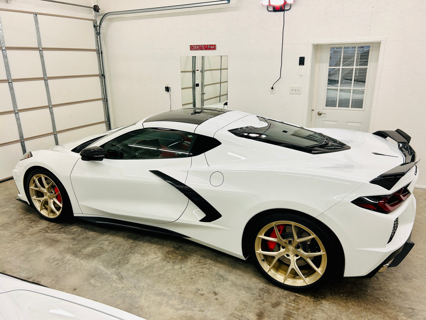 Darren Burnetts 2020 Corvette Stingray 2LT in arctic-white