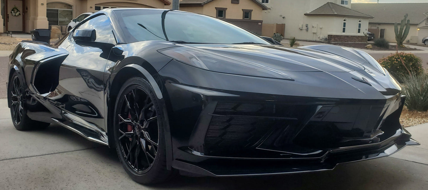 BSHC8s 2023 Corvette Stingray 2LT in gloss-black