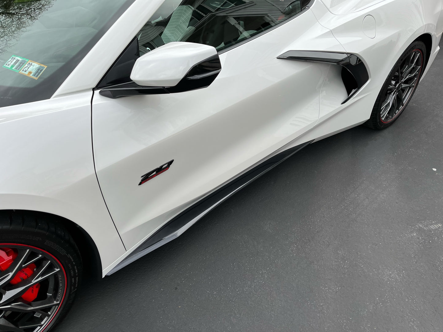 David As 2023 Corvette Stingray 2LT in white-pearl-metallic-tri-coat