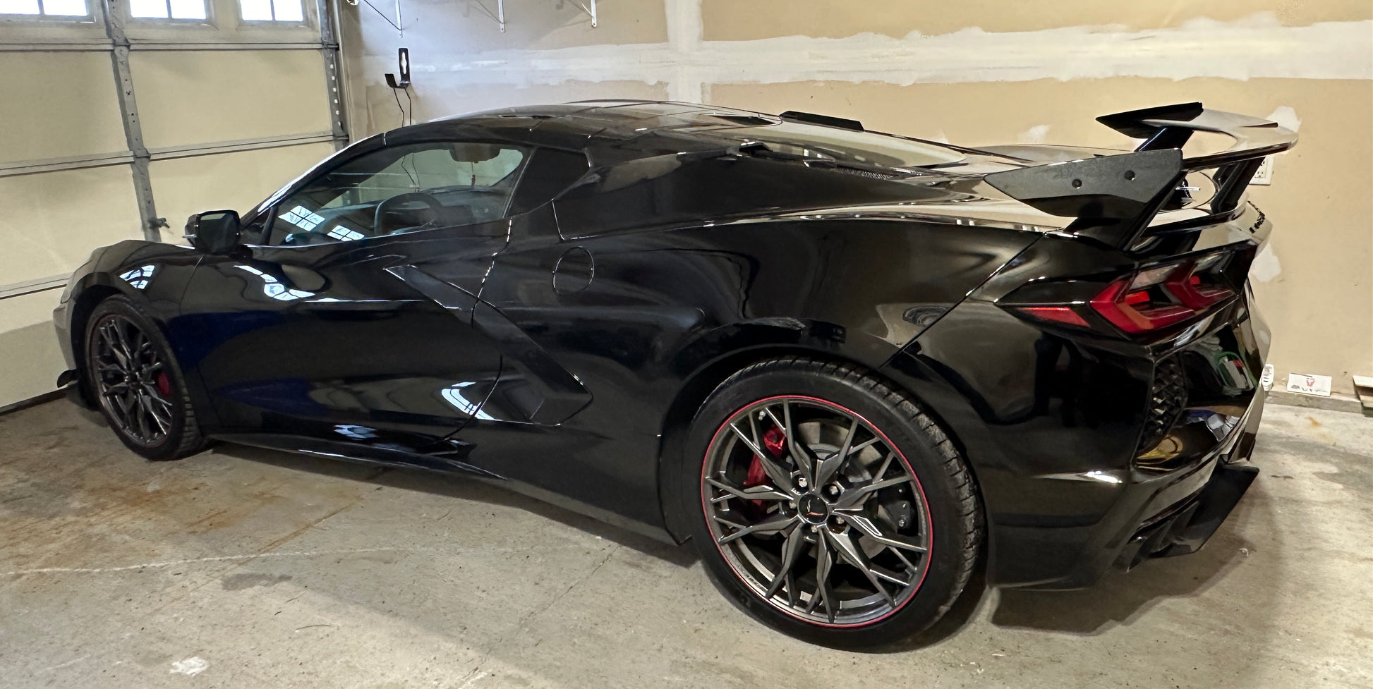 Rob D _Ottawas 2024 Corvette Stingray 1LT in gloss-black