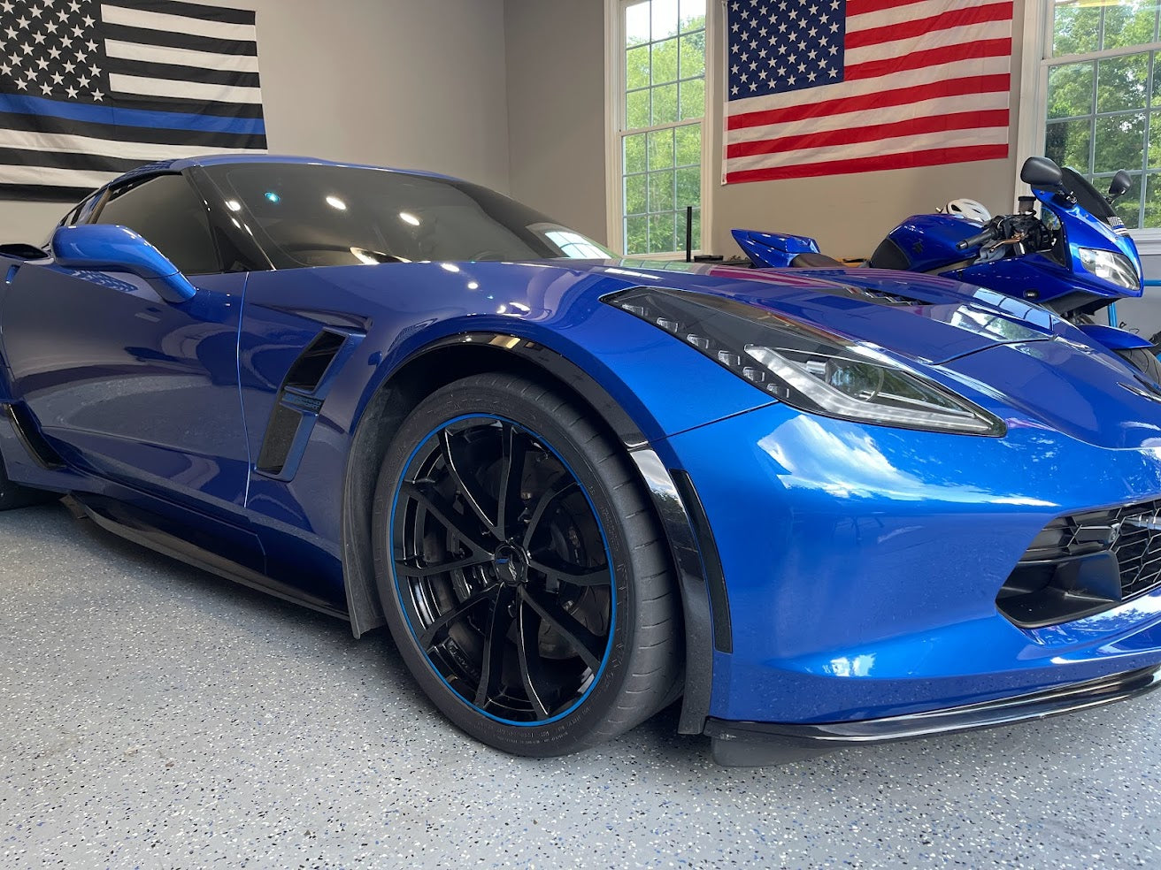 Walter Bs 2020 Corvette Stingray 2LT in elkhart-lake-blue-metallic