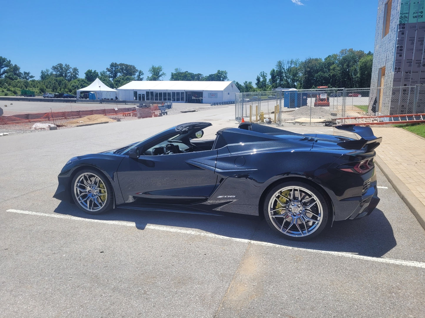 Dirty Dianna 2_0s 2024 Corvette Z06 3LZ in carbon-flash-metallic-black