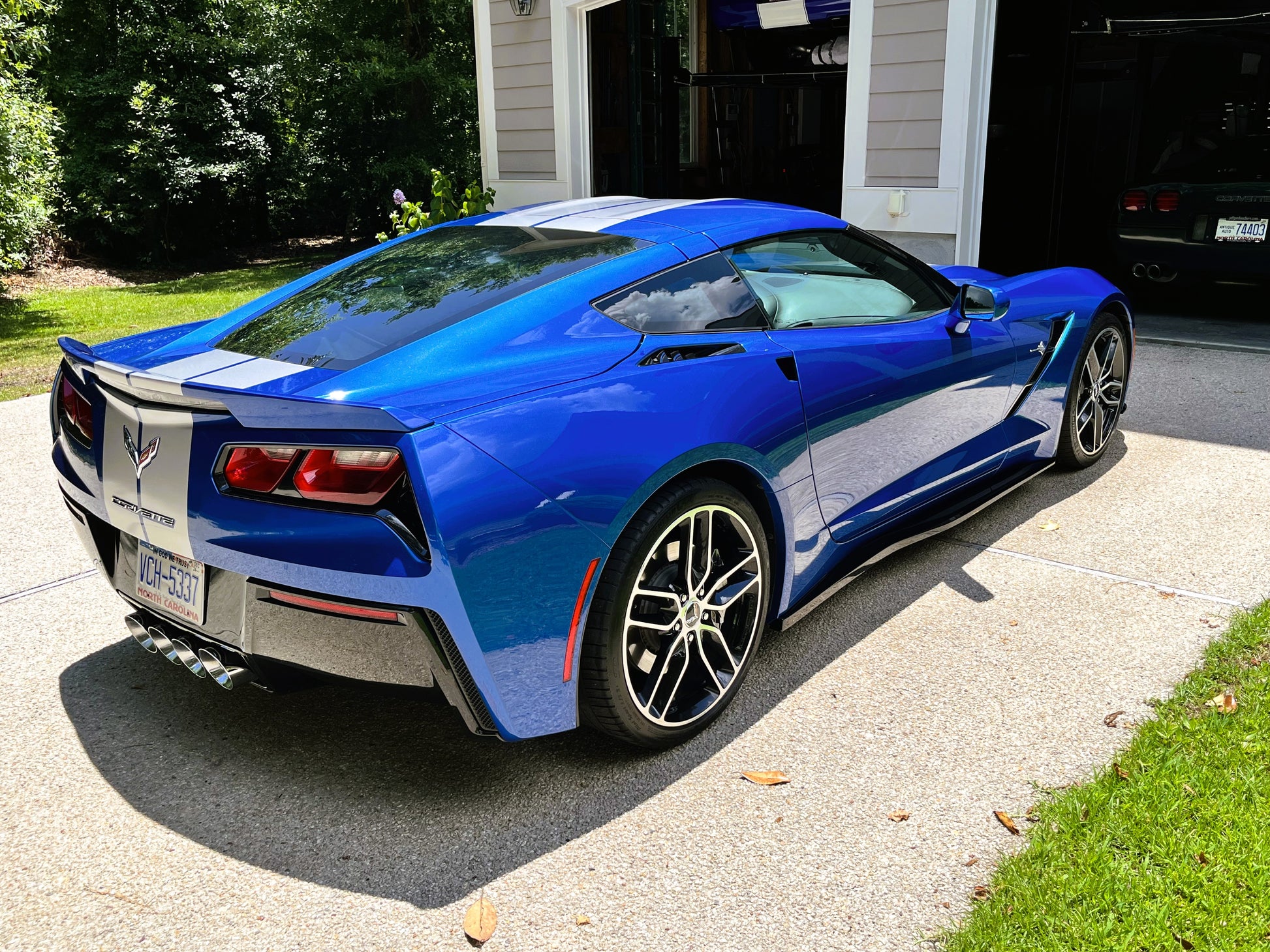 2016 Corvette Builds 2016 Corvette Stingray 3LT in laguna-blue