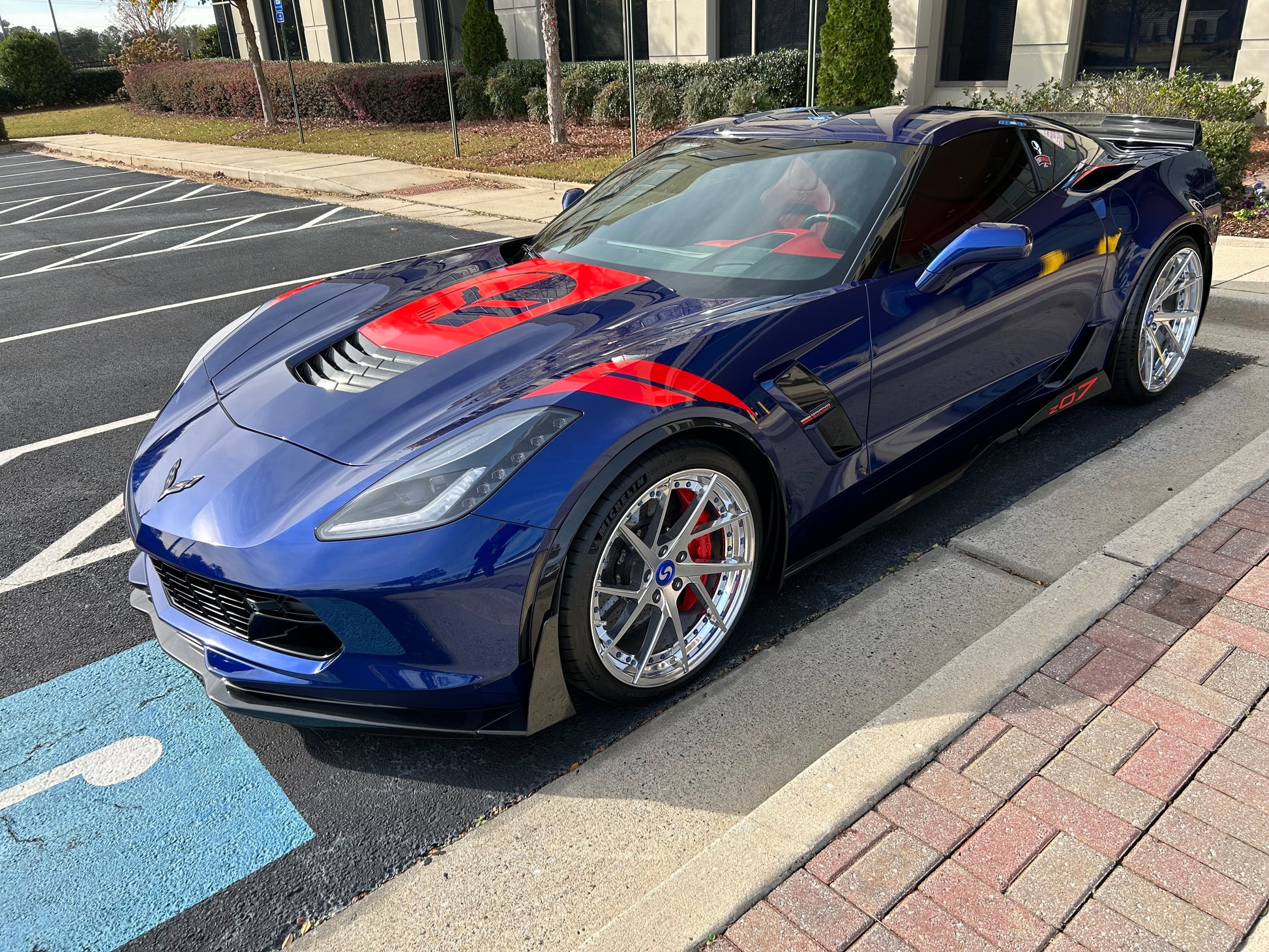 Juval Blues 2018 Corvette Grand Sport 3LT in admiral-blue