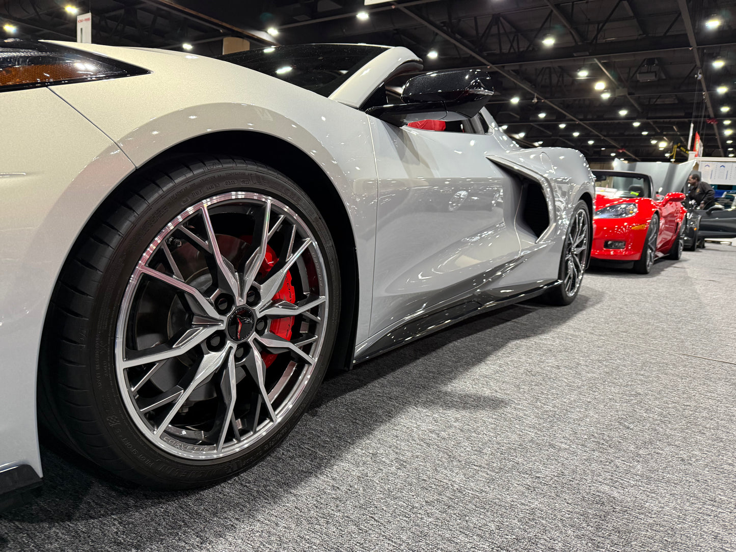 MISTER CLEANs 2023 Corvette Stingray 2LT in silver-flare-metallic