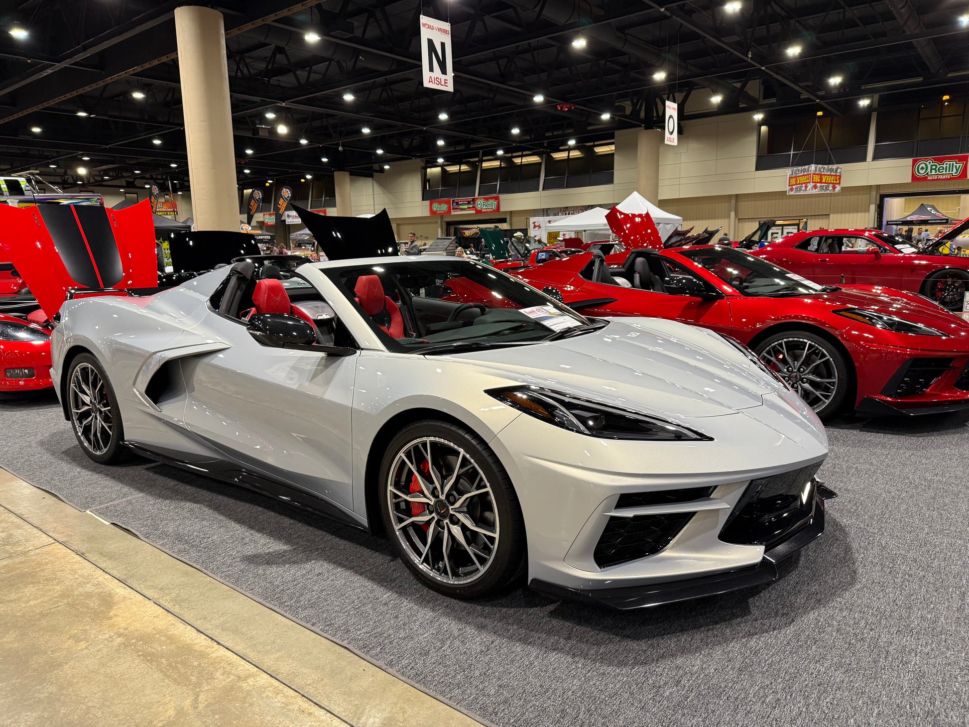 MISTER CLEANs 2023 Corvette Stingray 2LT in silver-flare-metallic