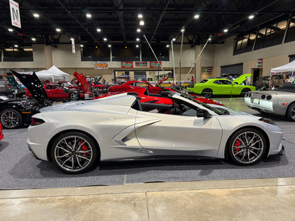 MISTER CLEANs 2023 Corvette Stingray 2LT in silver-flare-metallic