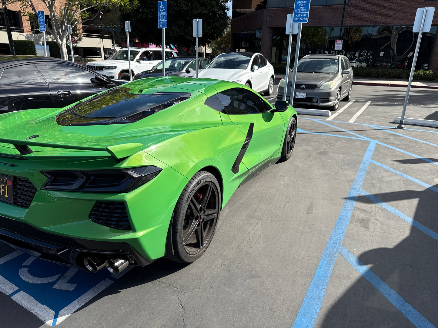 2026 Stingray s 2025 Corvette Stingray 2LT in gloss-black