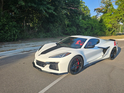 25 Corvette Eray 2LZ s 2025 Corvette E-Ray 2LZ in arctic-white