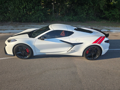 25 Corvette Eray 2LZ s 2025 Corvette E-Ray 2LZ in arctic-white