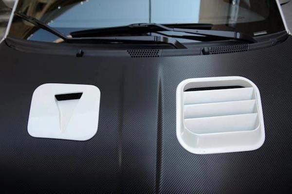 ACS Composite Naca and Extractor Hood Port System for Fiat 500, SKU 40-4-034, installed on car hood.